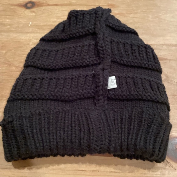 Betsey Johnson Black Pink patch cableknit beanie OS fits most - Picture 3 of 5